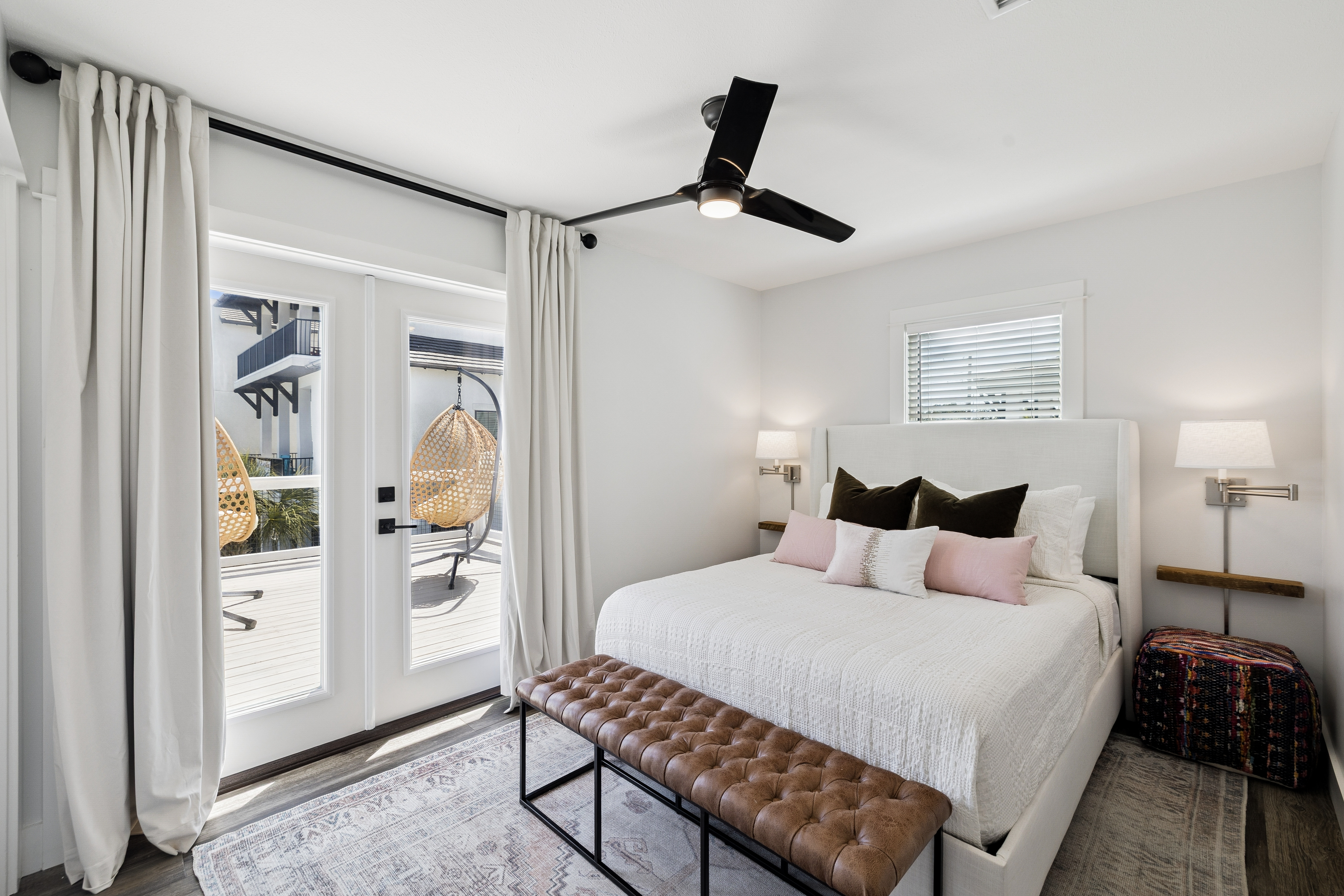  Completely Renovated Home On Half-Acre Lot Near Gulf Place - 物件實景