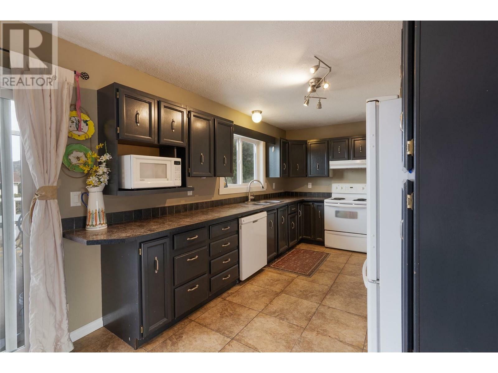 KELOWNA, British Columbia, V1X 6M4, CA, 3 Bedrooms Bedrooms, ,2 BathroomsBathrooms,Residential,For Sale,1836939