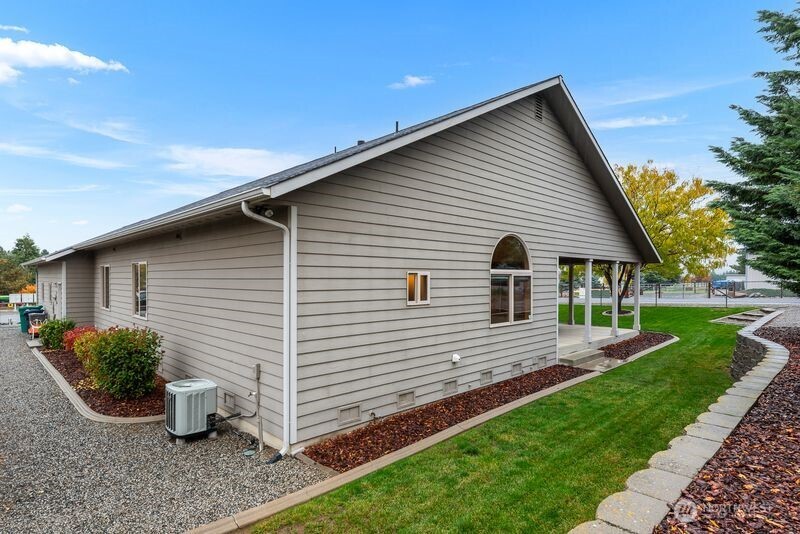 Wenatchee, Washington, 98801, United States, 3 Bedrooms Bedrooms, ,1 BathroomBathrooms,Residential,For Sale,1989040