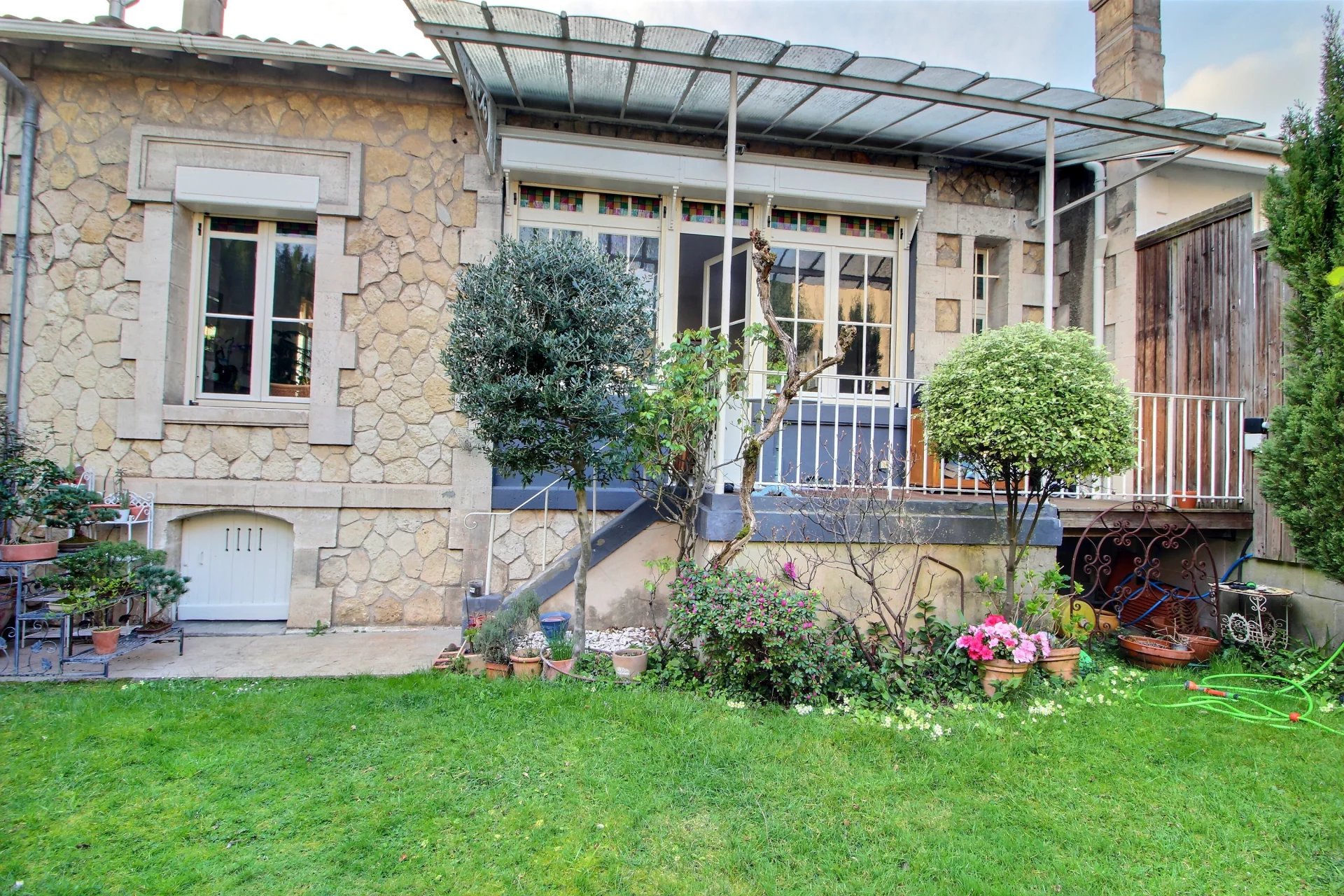 Bordeaux, New Aquitaine, 33000, FR, 4 Bedrooms Bedrooms, ,2 BathroomsBathrooms,Residential,For Sale,1737866