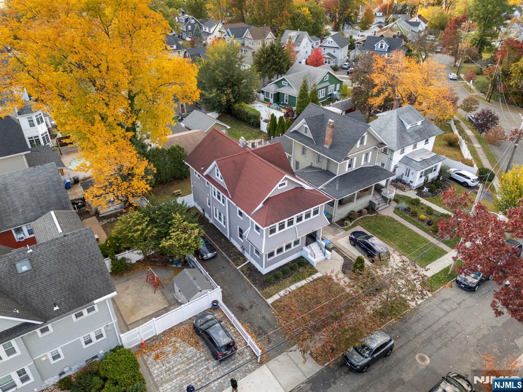 Rutherford, New Jersey, 07070, United States, 4 Bedrooms Bedrooms, ,2 BathroomsBathrooms,Residential,For Sale,1977707