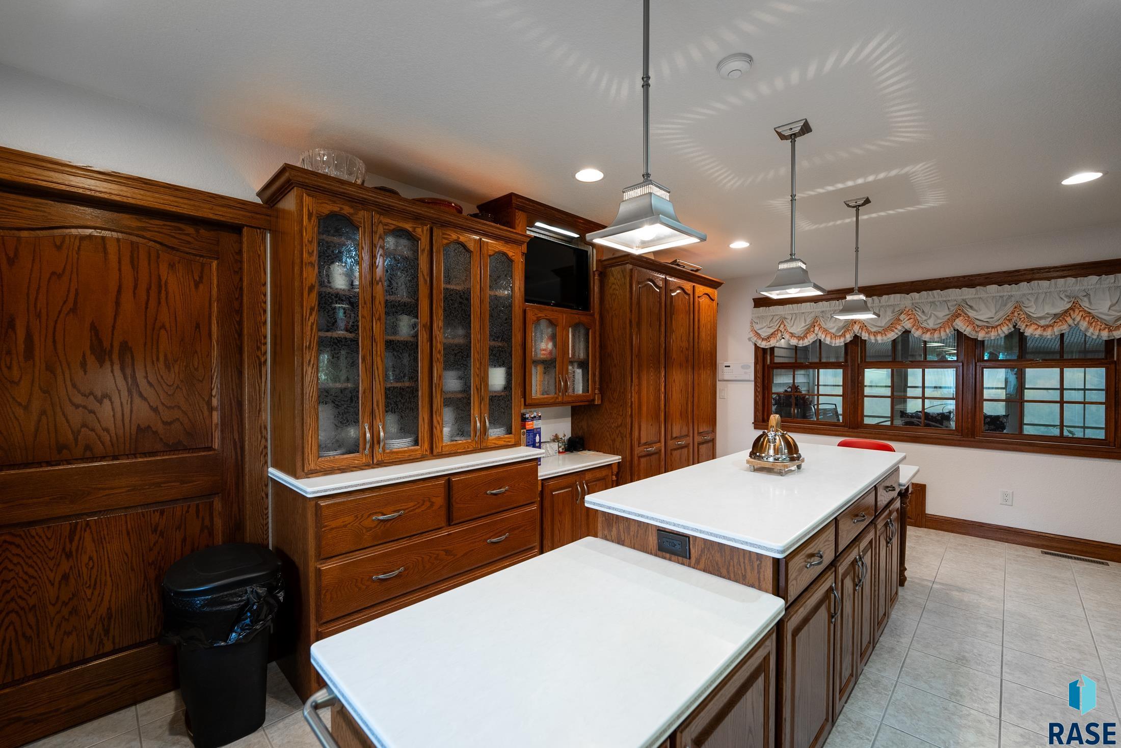 Yankton, South Dakota, 57078, United States, 6 Bedrooms Bedrooms, ,4 BathroomsBathrooms,Residential,For Sale,1975294