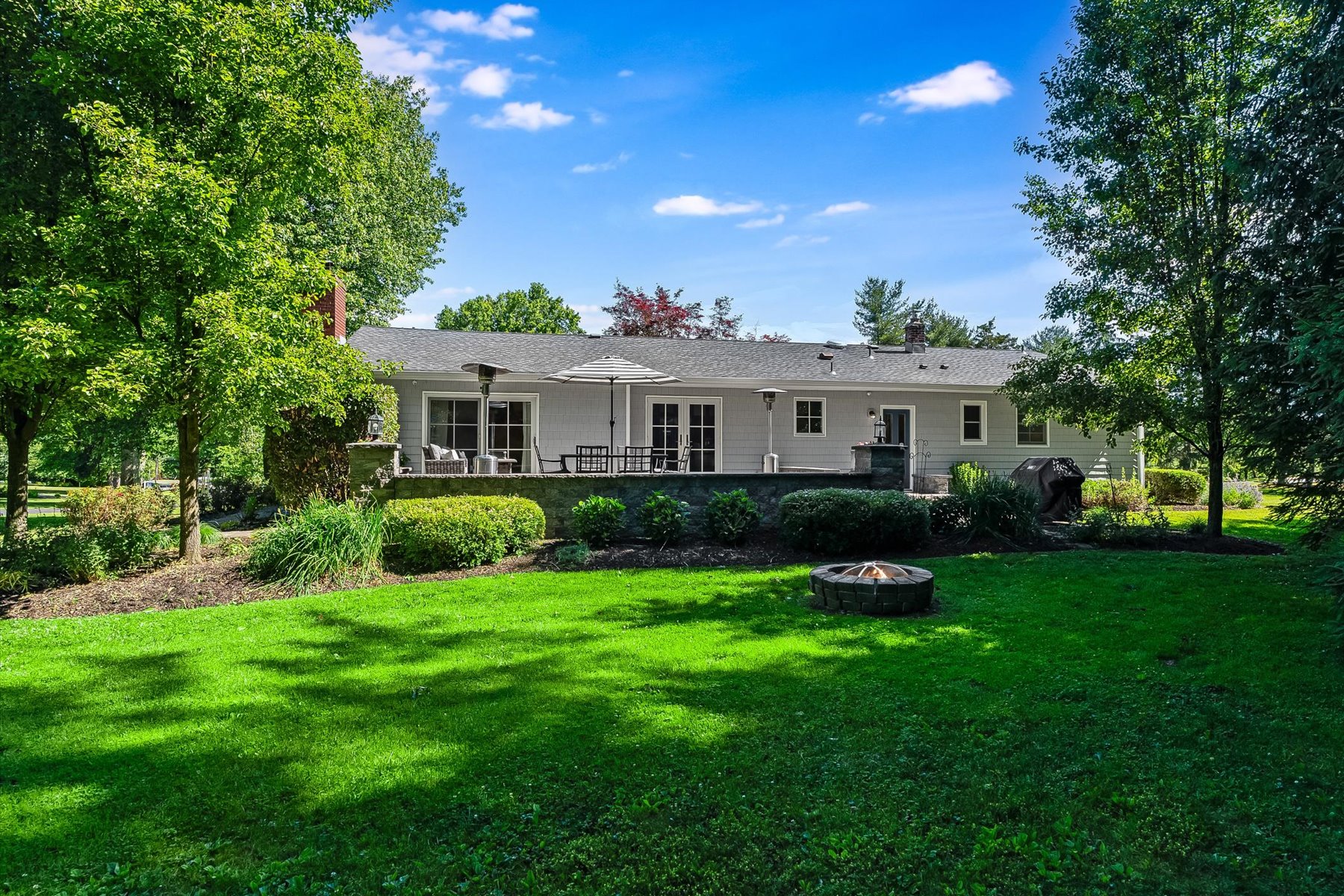  Ranch Home Combines Level Acreage Privacy and Easy Single Level Living - 物件實景