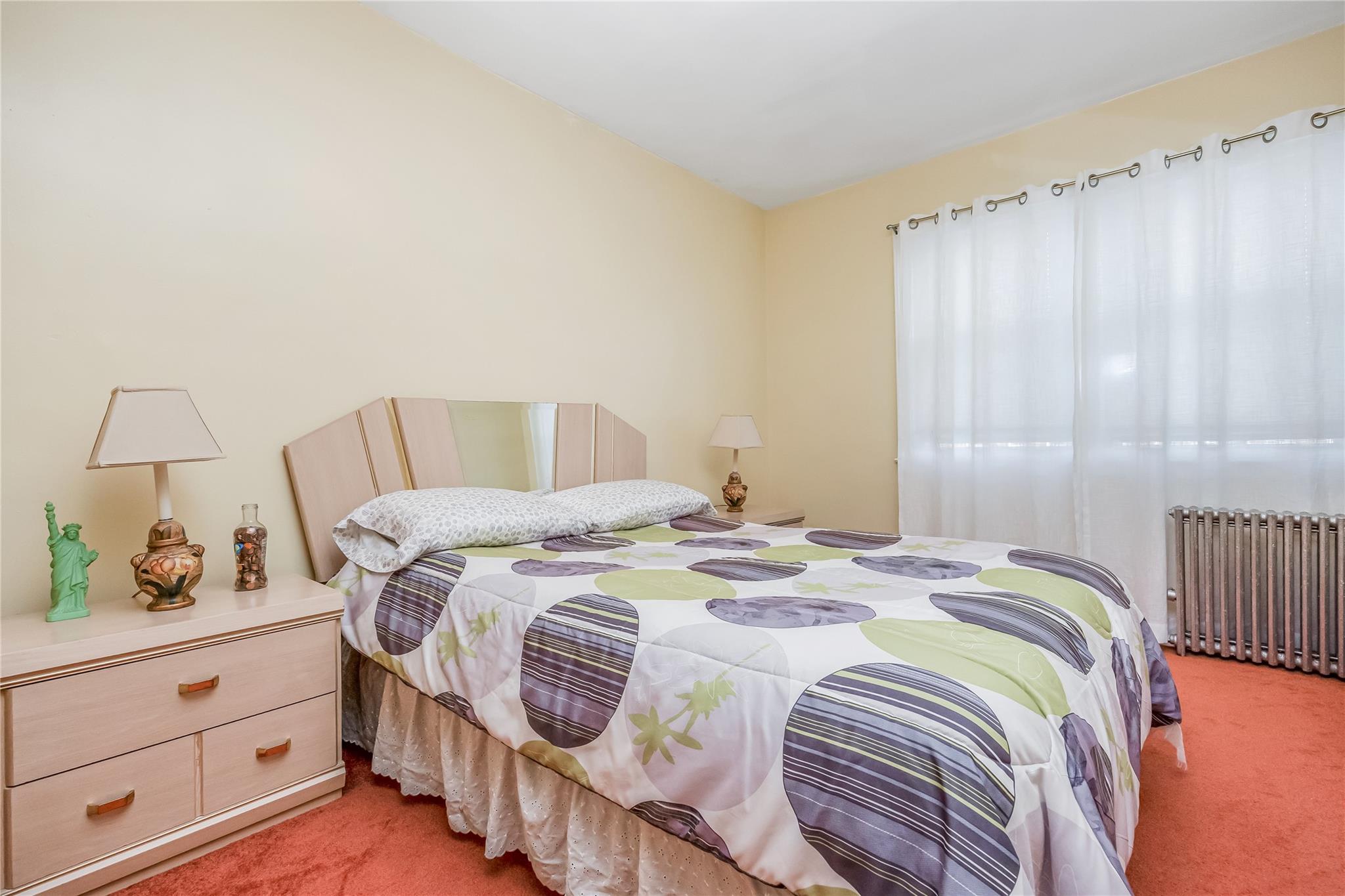 Cambria Heights, New York, 11429, United States, 3 Bedrooms Bedrooms, ,2 BathroomsBathrooms,Residential,For Sale,1877531