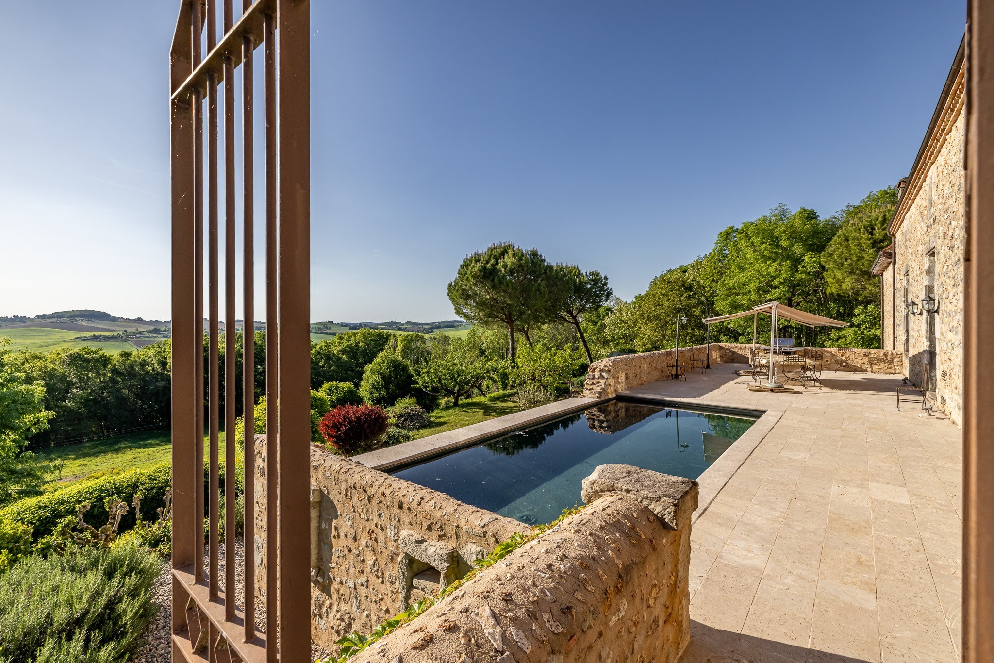  Awakening the Senses in the Land of Azure: A Domain of Light in the Heart of Lo… - 物件實景