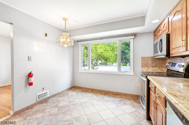 Rahway City, New Jersey, 07065, United States, 3 Bedrooms Bedrooms, ,3 BathroomsBathrooms,Residential,For Sale,1996239