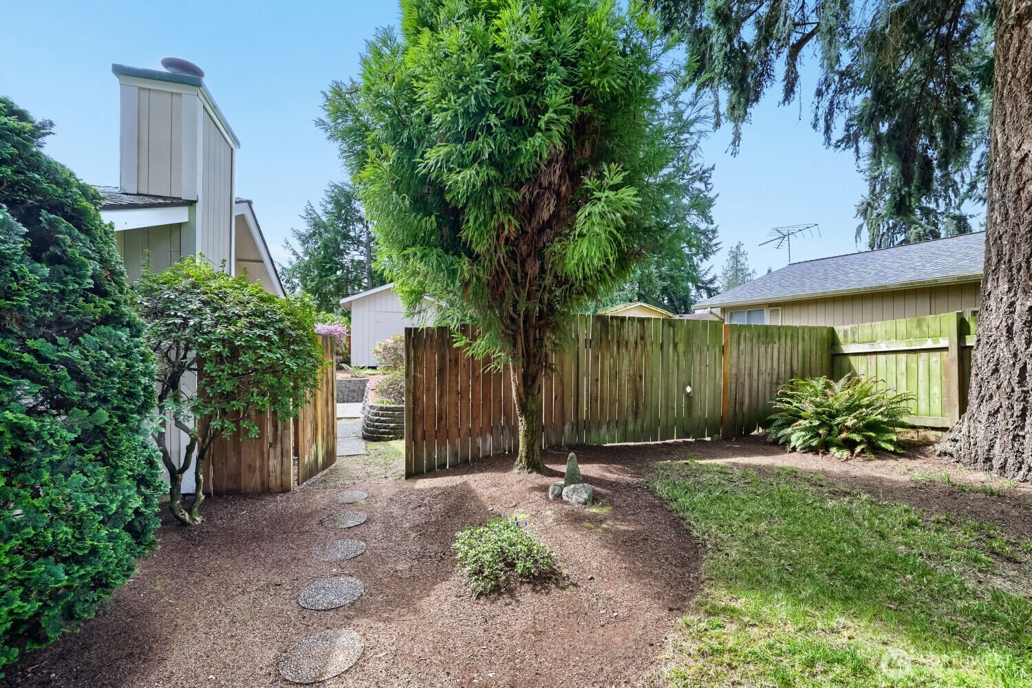 Everett, Washington, 98208, United States, 3 Bedrooms Bedrooms, ,1 BathroomBathrooms,Residential,For Sale,2036475