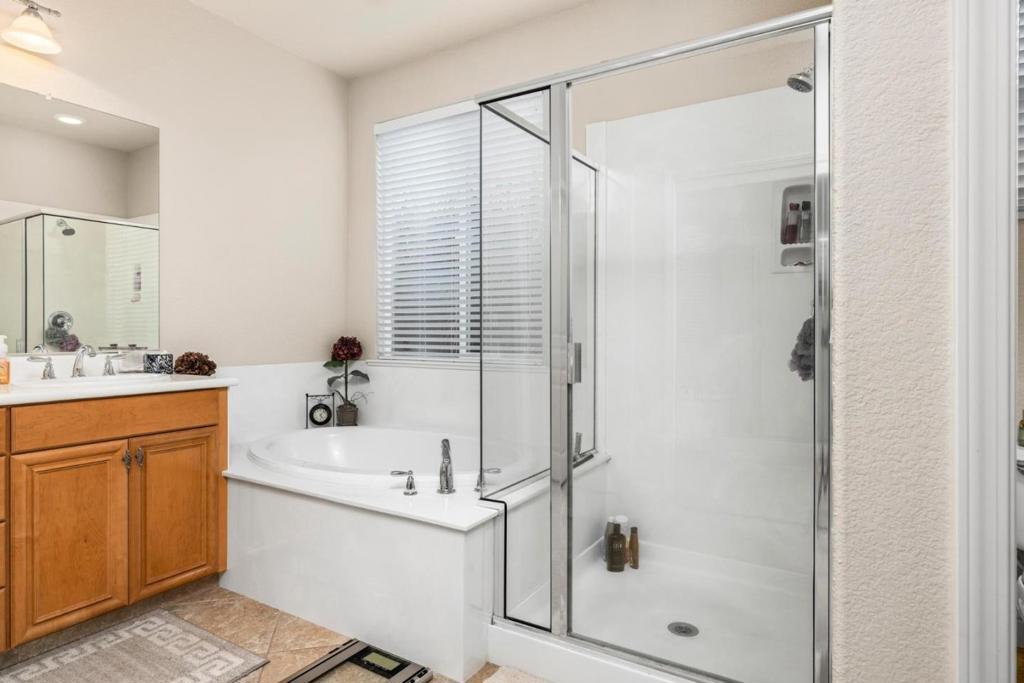 Oakdale, California, 95361, United States, 4 Bedrooms Bedrooms, ,2 BathroomsBathrooms,Residential,For Sale,1981612