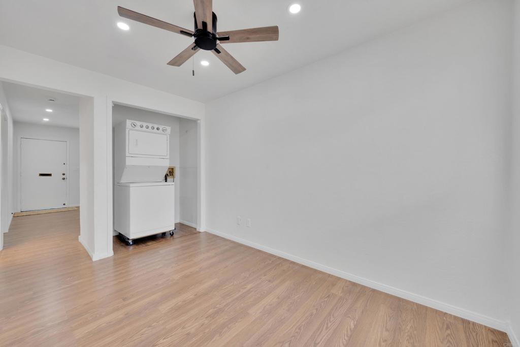 Spring Valley, California, 91977, United States, 6 Bedrooms Bedrooms, ,4 BathroomsBathrooms,Residential,For Sale,1996017