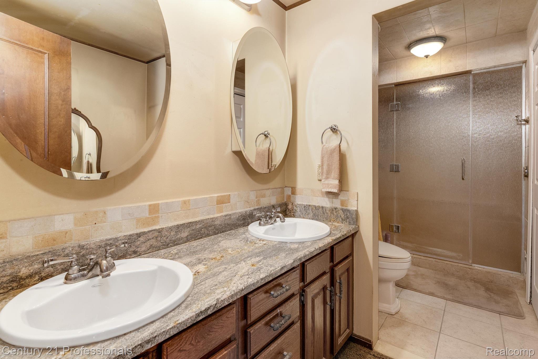 Holly, Michigan, 48442, United States, 4 Bedrooms Bedrooms, ,4 BathroomsBathrooms,Residential,For Sale,1943640