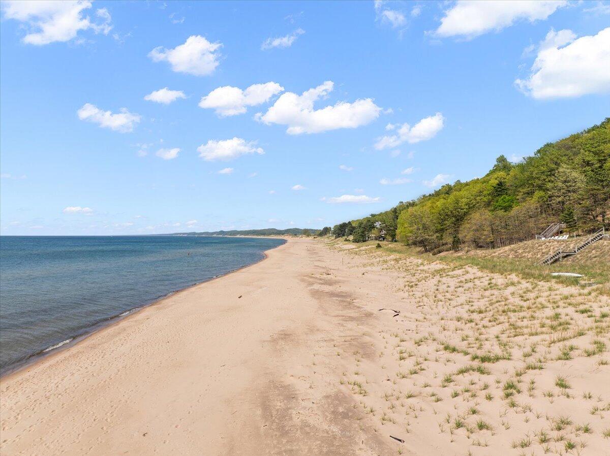 Saugatuck, Michigan, 49453, United States, 4 Bedrooms Bedrooms, ,4 BathroomsBathrooms,Residential,For Sale,1826741