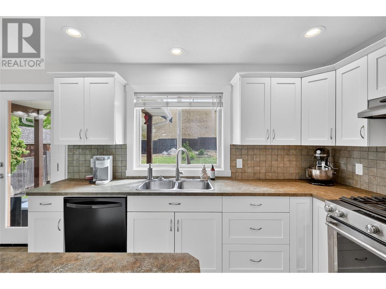 KELOWNA, British Columbia, V1W 4X9, CA, 4 Bedrooms Bedrooms, ,3 BathroomsBathrooms,Residential,For Sale,1898520