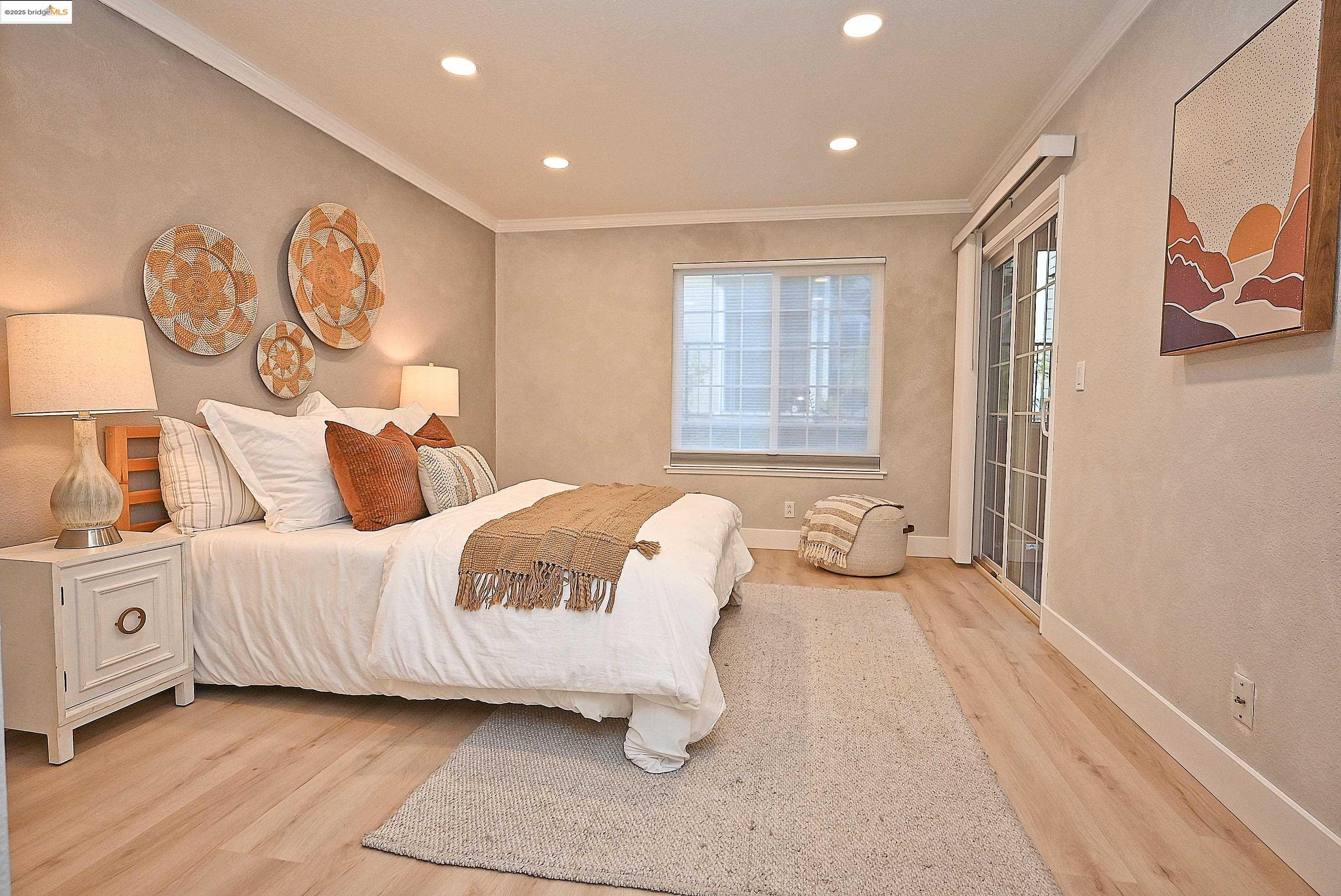 Oakland, California, 94605, United States, 2 Bedrooms Bedrooms, ,2 BathroomsBathrooms,Residential,For Sale,2000810