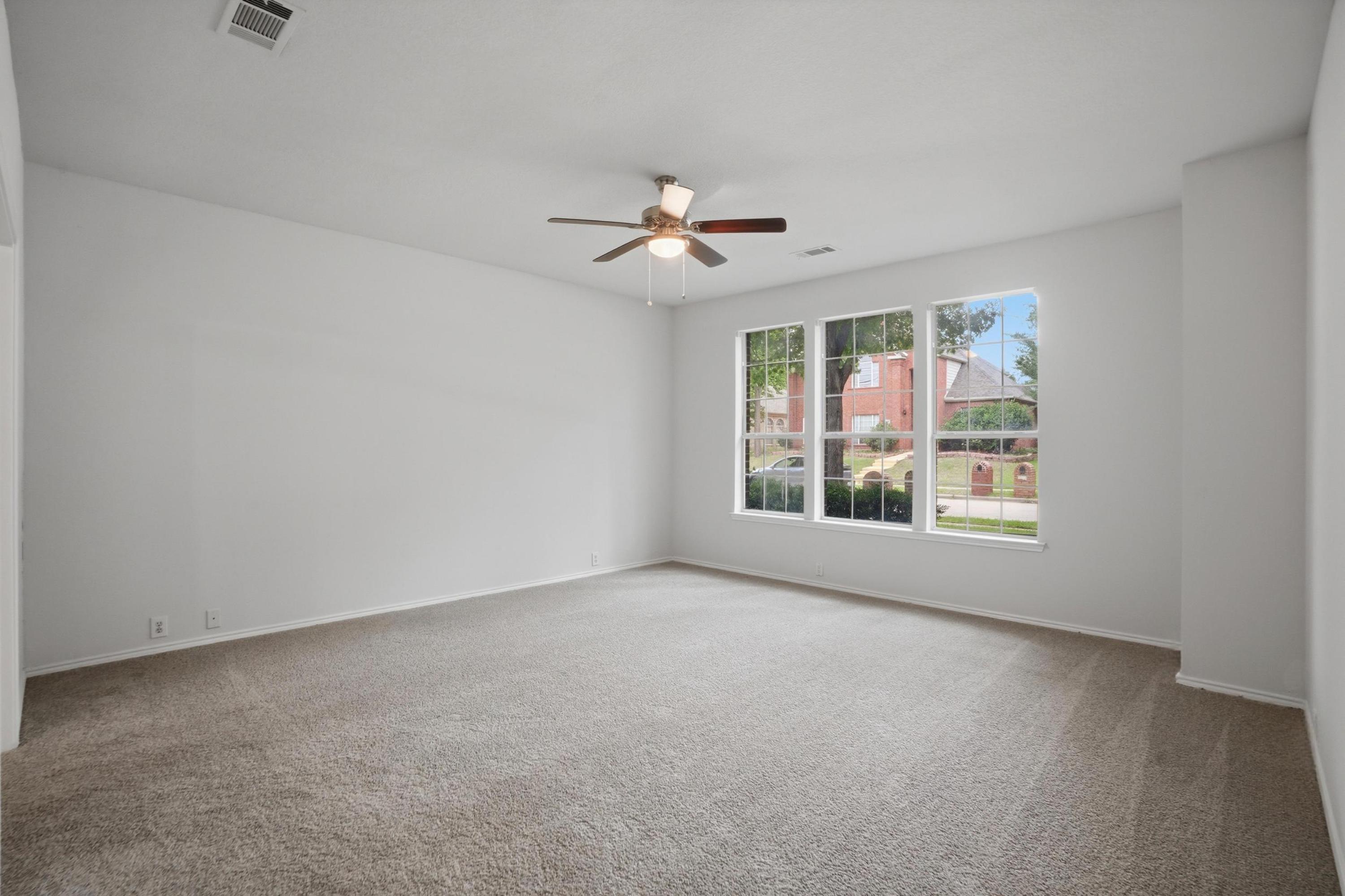  5/2.2 Home with Pool in Plano - 物件實景