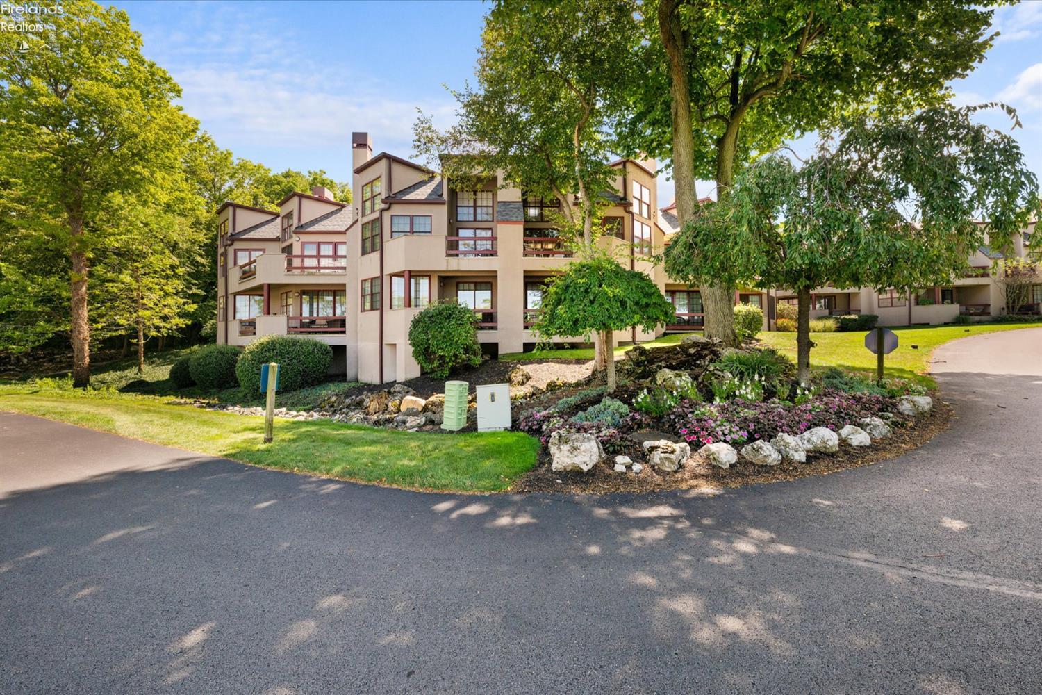 Port Clinton, Ohio, 43452, United States, 2 Bedrooms Bedrooms, ,3 BathroomsBathrooms,Residential,For Sale,1982032