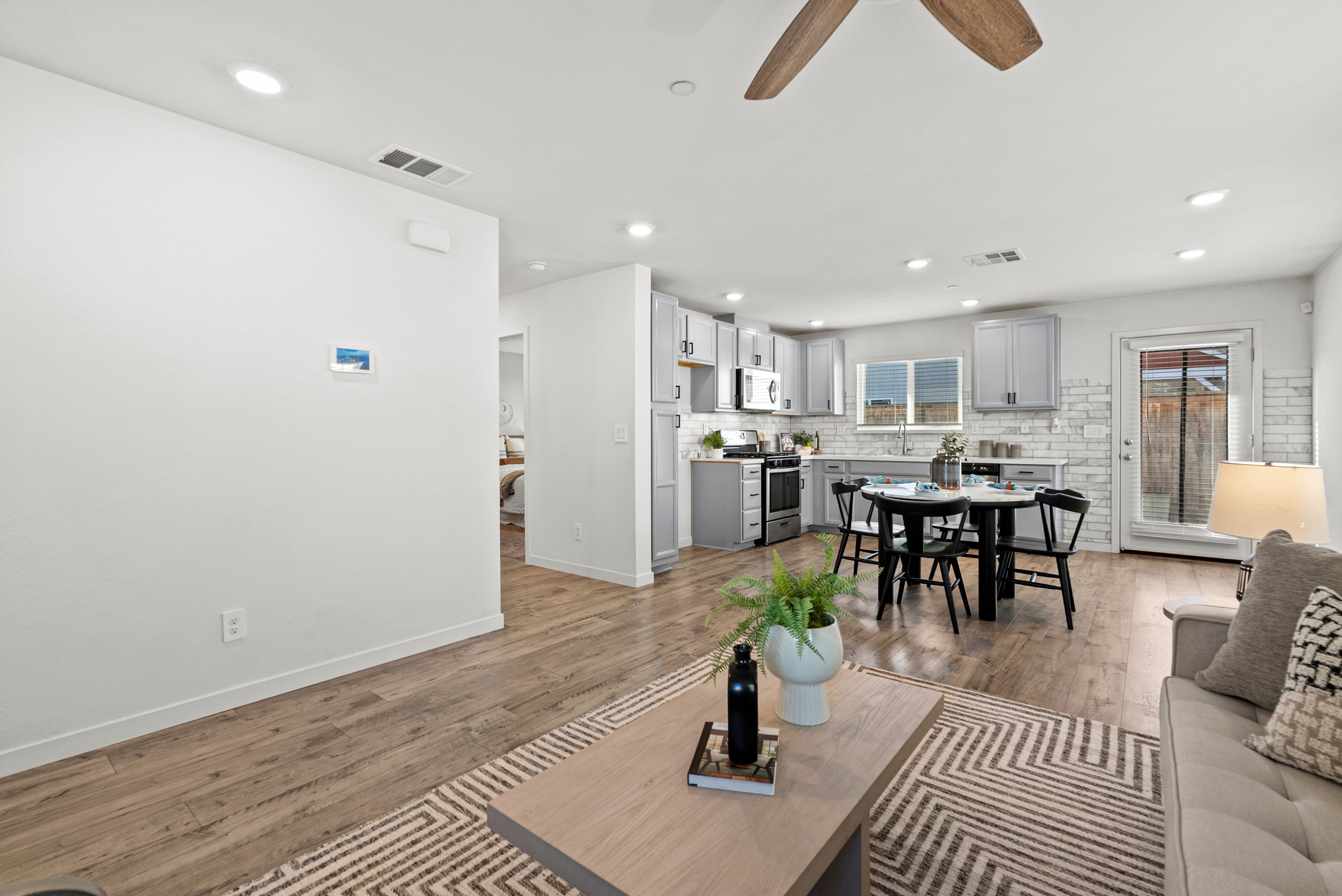  4388 Silver Cedar Lane, Sacramento, CA 95834 - 物件實景