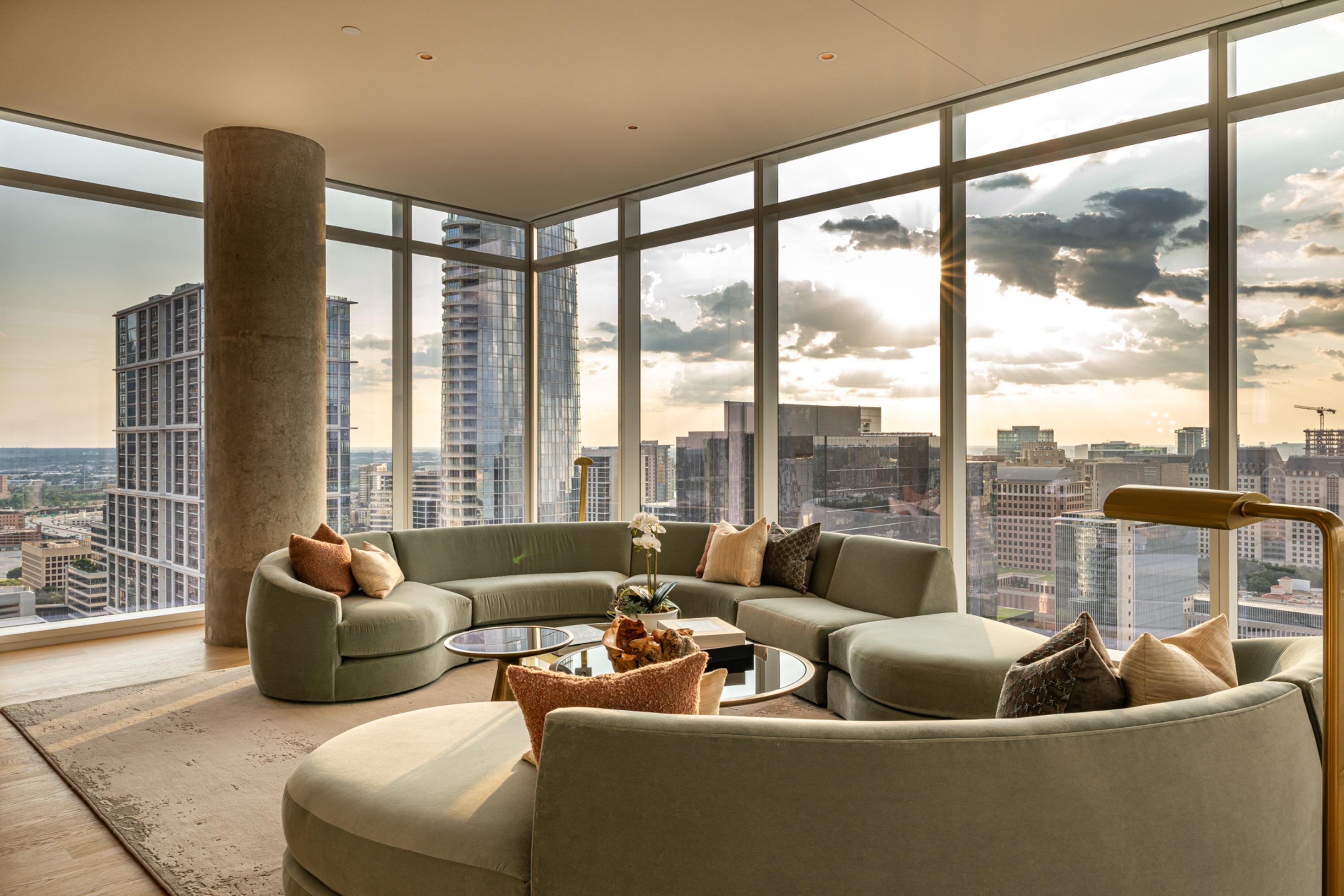 Contemporary Luxury High Rise in the Dallas Arts District