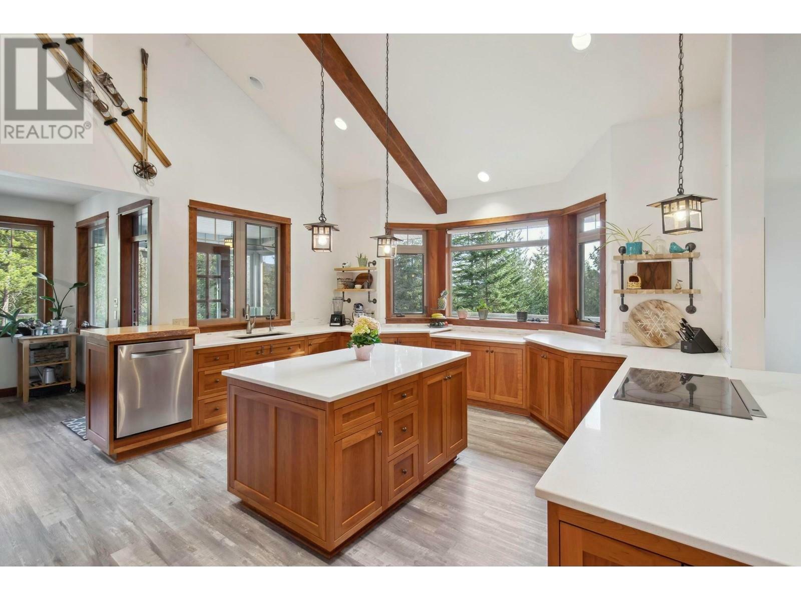 VERNON, British Columbia, V1B 3M9, CA, 4 Bedrooms Bedrooms, ,3 BathroomsBathrooms,Residential,For Sale,1836921