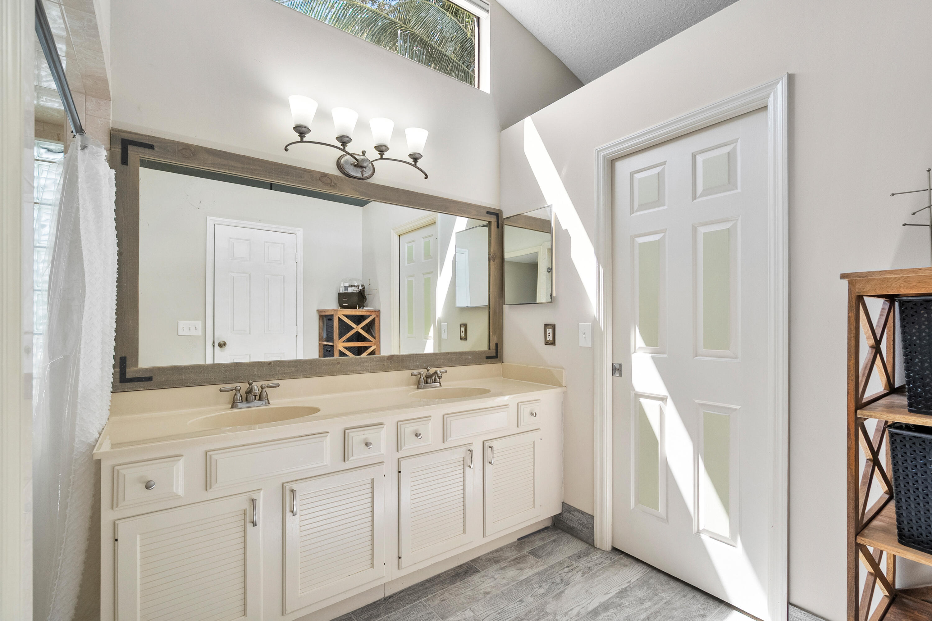 Hobe Sound, Florida, 33455, United States, 4 Bedrooms Bedrooms, ,2 BathroomsBathrooms,Residential,For Sale,1949192