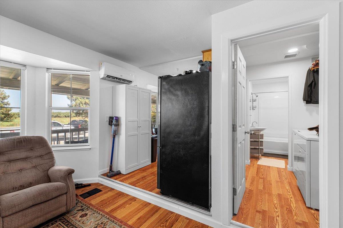 Escalon, California, 95320, United States, 6 Bedrooms Bedrooms, ,3 BathroomsBathrooms,Residential,For Sale,1977867