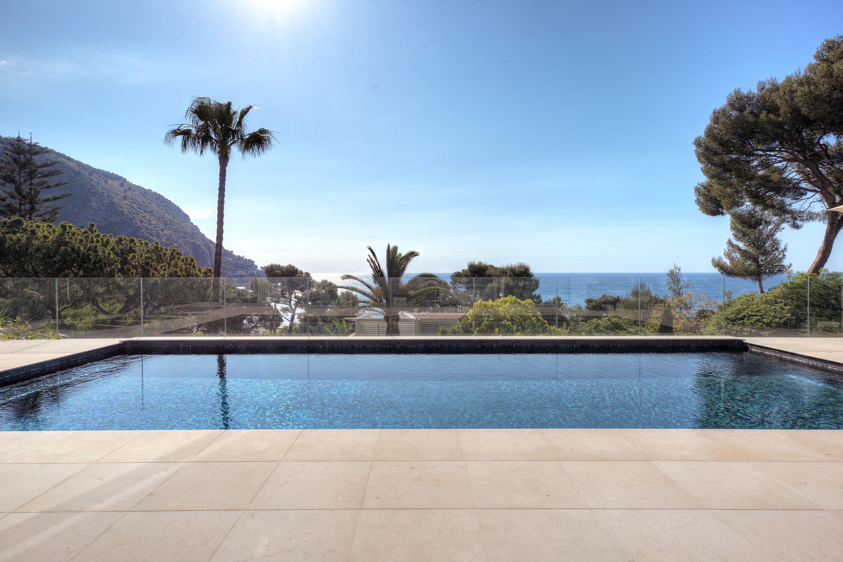  Architect-designed contemporary villa with panoramic sea views in Èze-sur-Mer - 物件實景