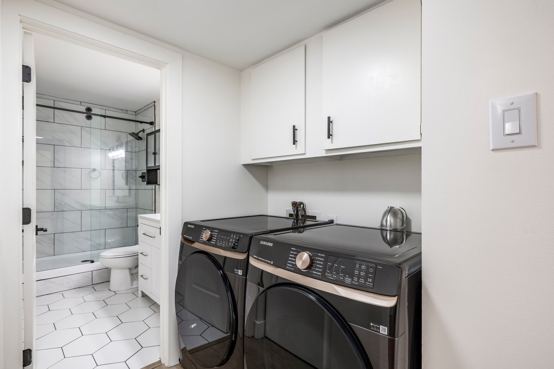  Downtown Main-Level Condo with Prime Location & Private Patio - 物件實景