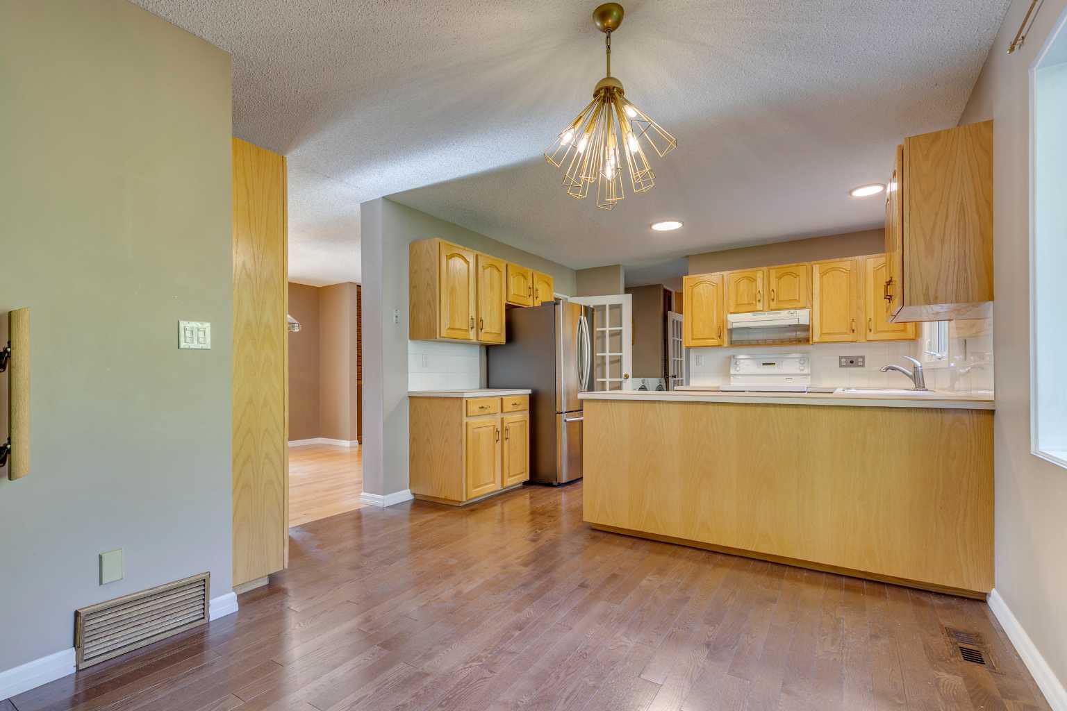 CALGARY, Alberta, T3B 2W3, CA, 7 Bedrooms Bedrooms, ,4 BathroomsBathrooms,Residential,For Sale,1988162