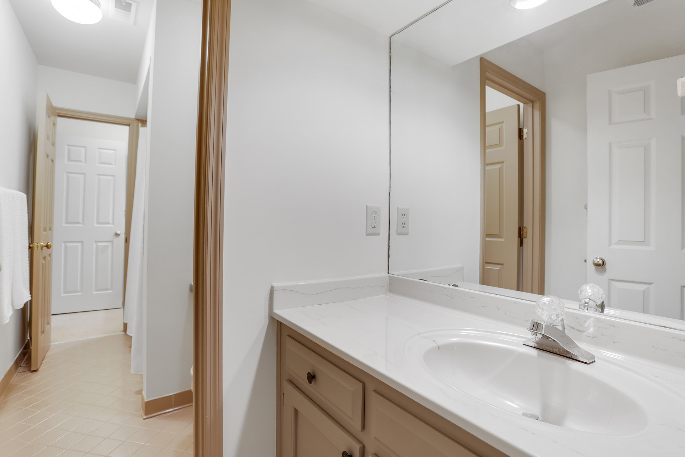  Glen Errol Gem with Daylight Basement and Expansion Potential - 物件實景