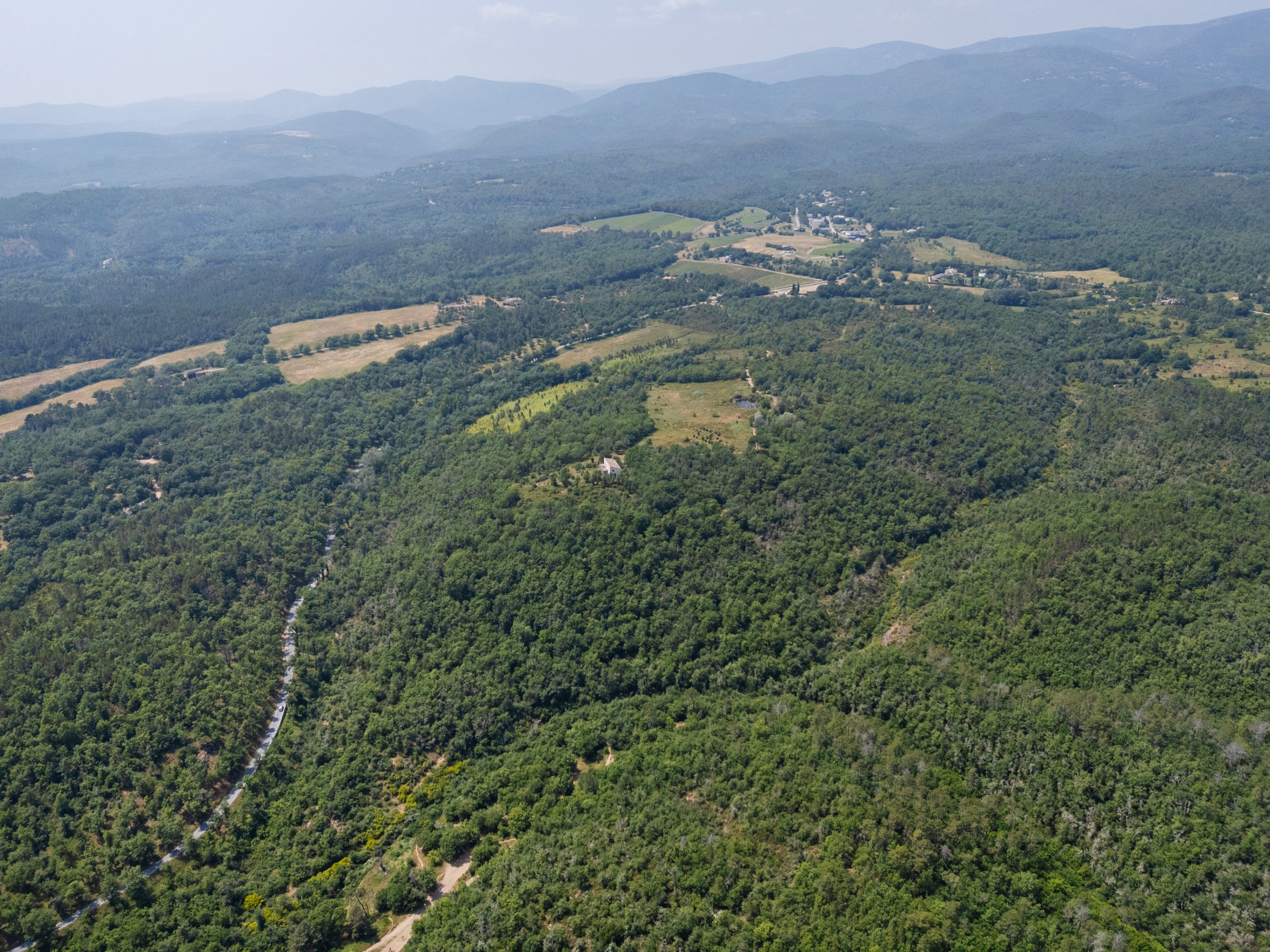  Organic estate with vineyard potential and panoramic views, over 44 Hectares in… - 物件實景
