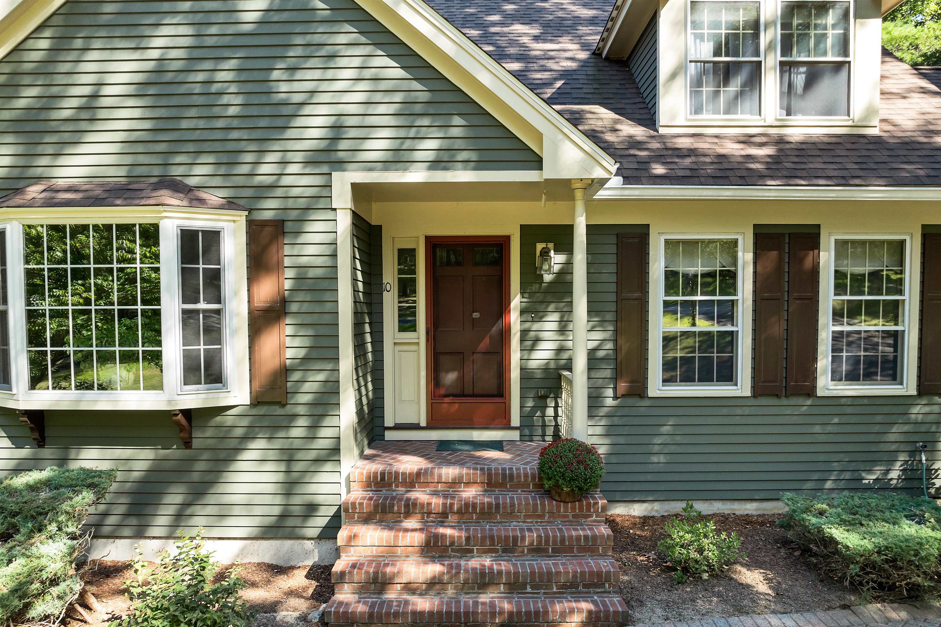Salem, New Hampshire, 03079, United States, 4 Bedrooms Bedrooms, ,3 BathroomsBathrooms,Residential,For Sale,1924939