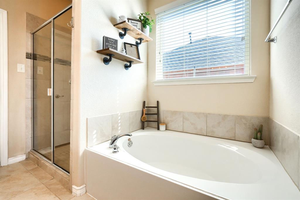 Rockwall, Texas, 75087, United States, 4 Bedrooms Bedrooms, ,4 BathroomsBathrooms,Residential,For Sale,1955135