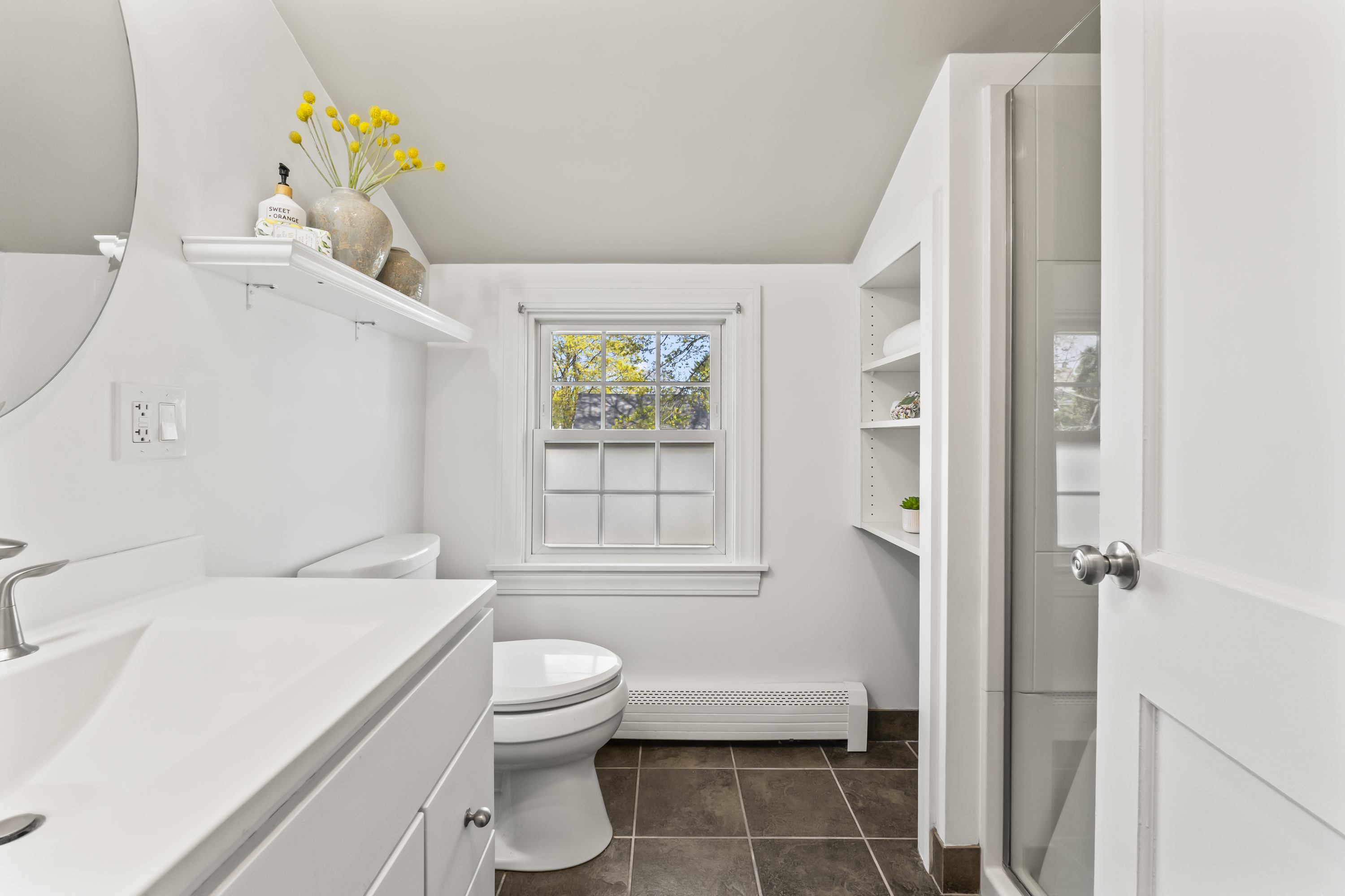 Falmouth, Maine, 04105, United States, 3 Bedrooms Bedrooms, ,2 BathroomsBathrooms,Residential,For Sale,1794593