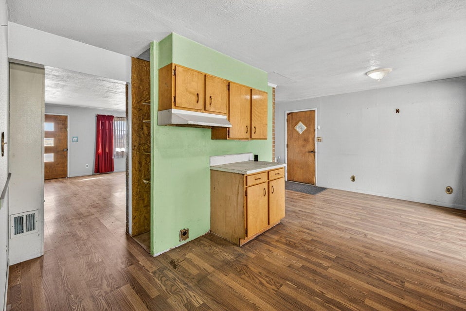 Prineville, Oregon, 97754, United States, 3 Bedrooms Bedrooms, ,1 BathroomBathrooms,Residential,For Sale,1971194