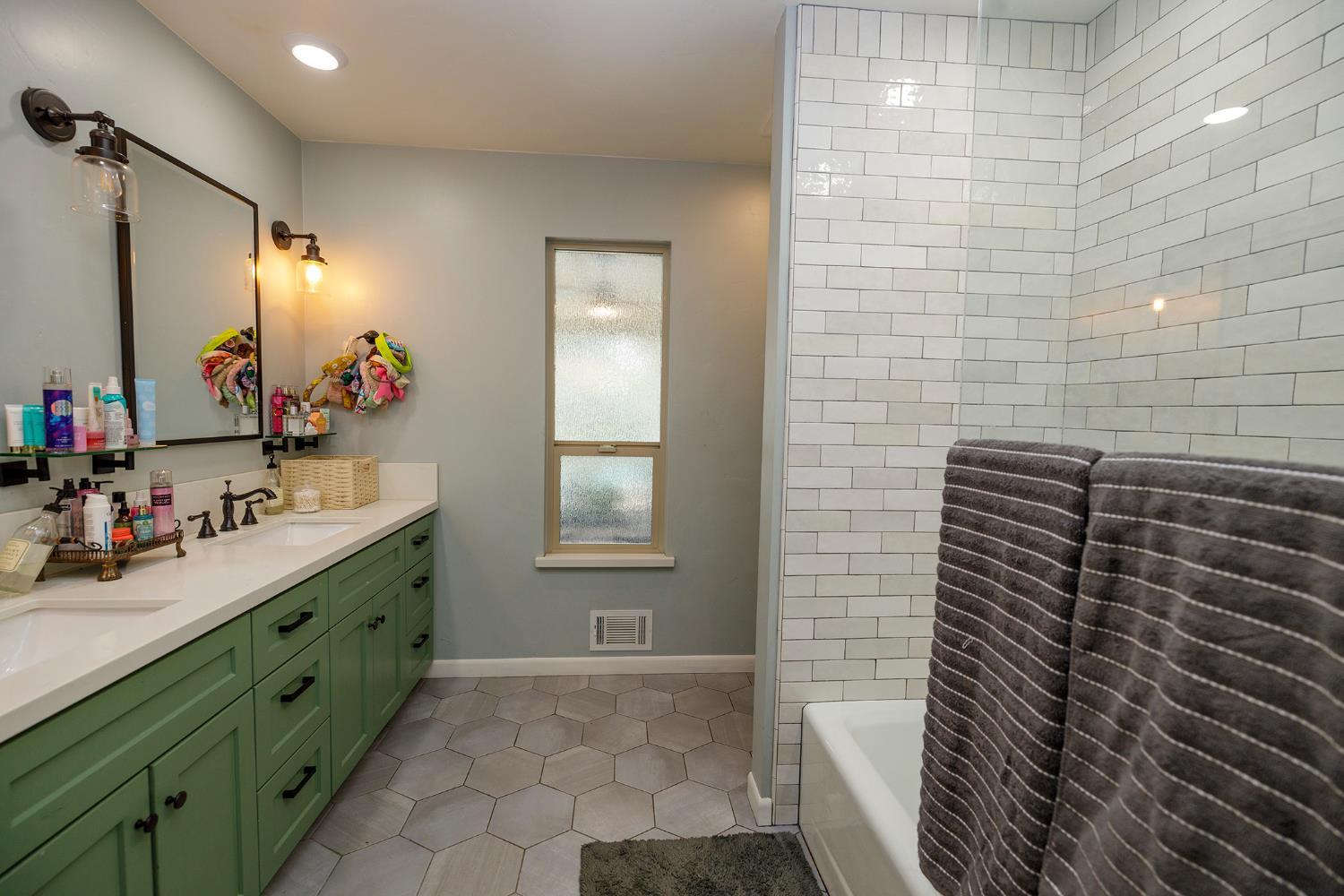 Turlock, California, 95382, United States, 4 Bedrooms Bedrooms, ,3 BathroomsBathrooms,Residential,For Sale,2049406