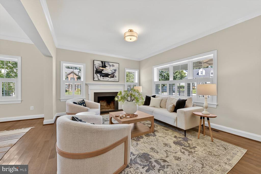 Arlington, Virginia, 22213, United States, 5 Bedrooms Bedrooms, ,5 BathroomsBathrooms,Residential,For Sale,1982488