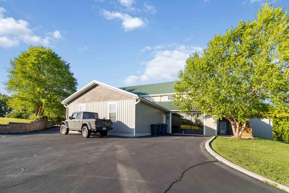 Somerset, Kentucky, 42503, United States, 6 Bedrooms Bedrooms, ,5 BathroomsBathrooms,Residential,For Sale,1835271