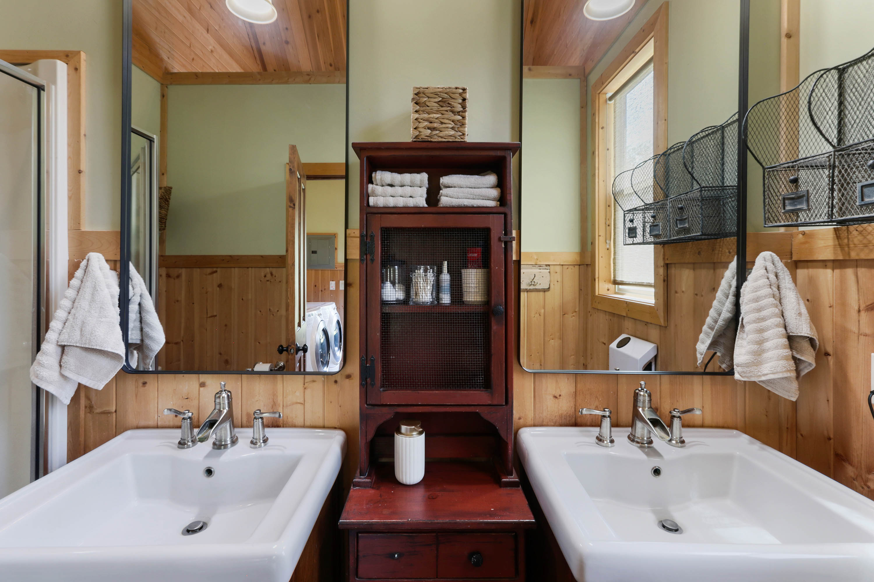 Sagle, Idaho, 83860, United States, 3 Bedrooms Bedrooms, ,3 BathroomsBathrooms,Residential,For Sale,1914269