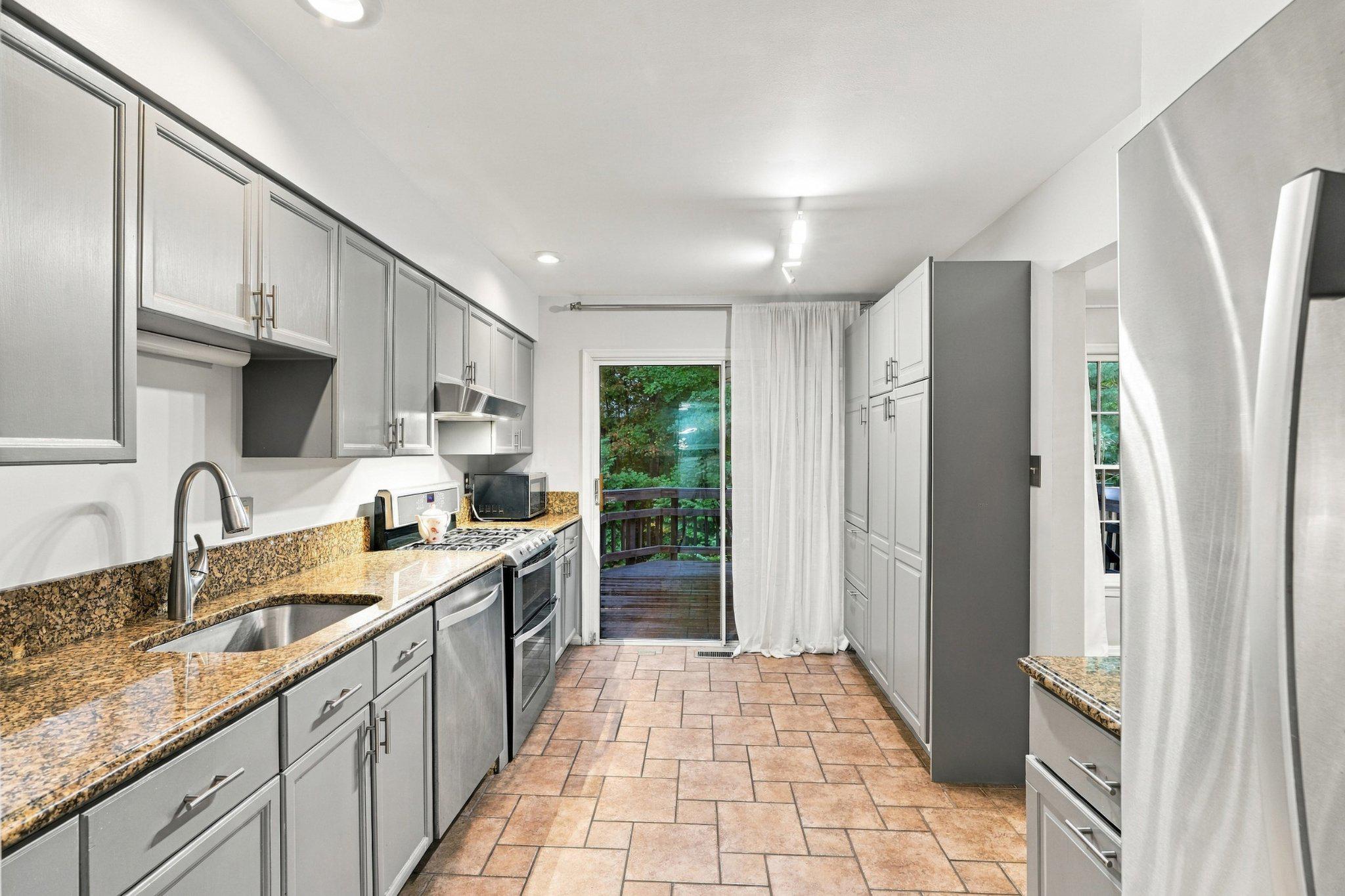  12222 Apple Orchard Court, Fairfax, VA, 22033 - 物件實景