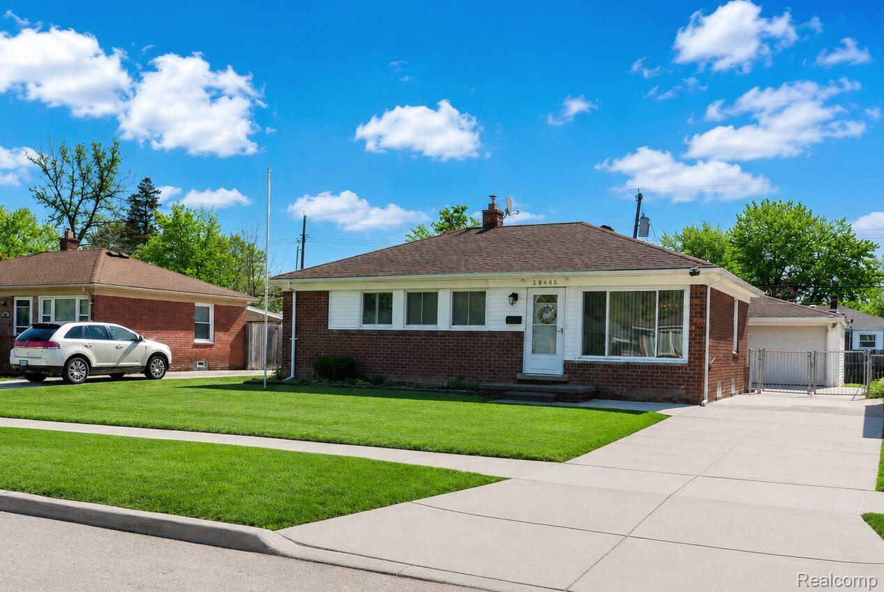 Red Cedar Dr, Flat Rock, MI 48134