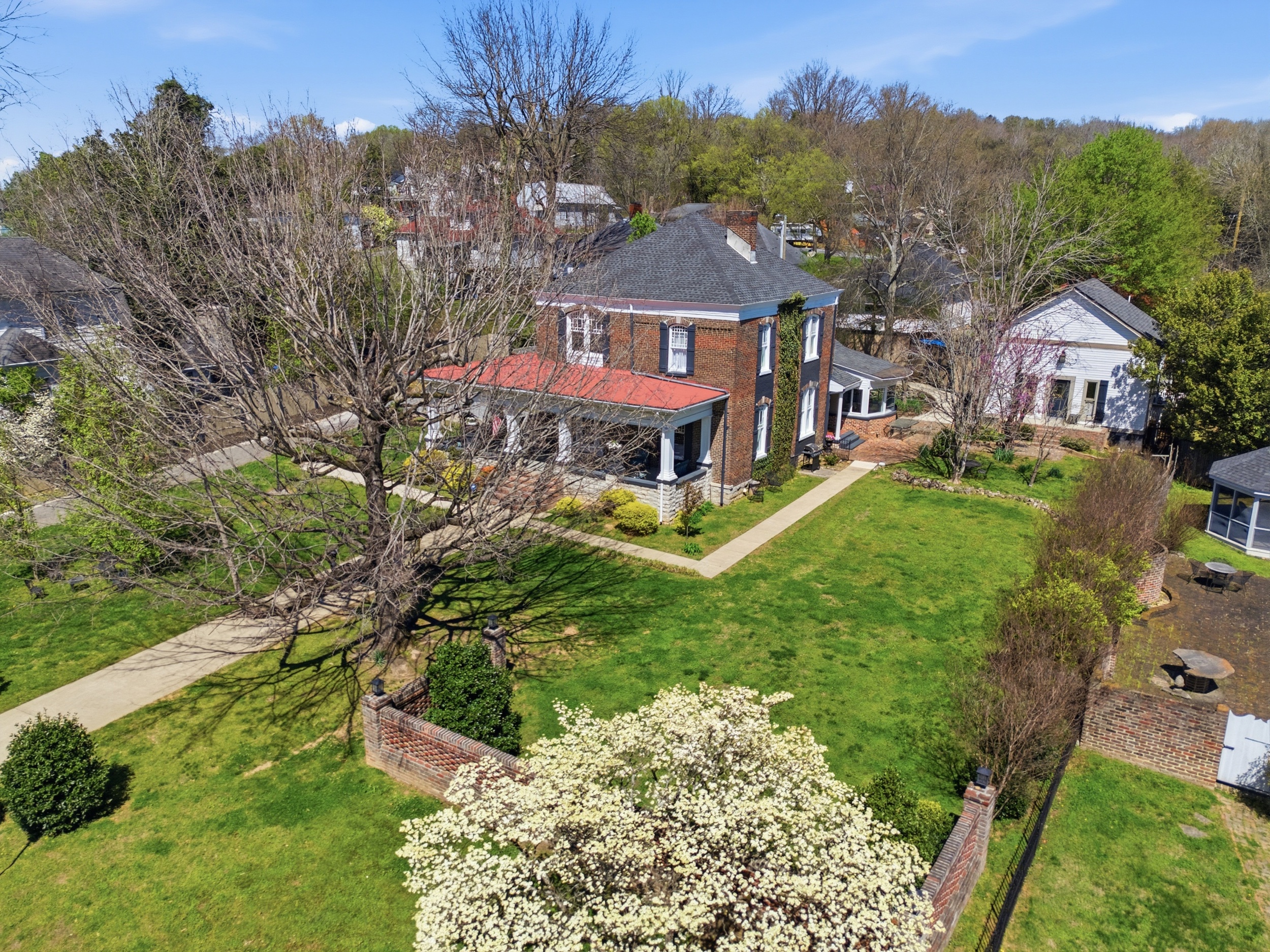  404 Washington Street East, Fayetteville, TN 37334 - 物件實景