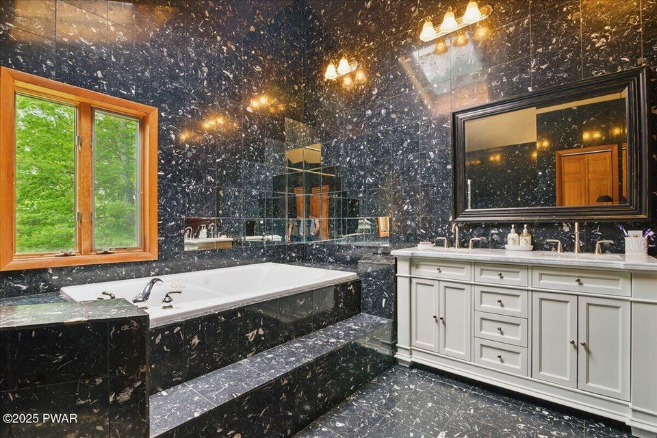 Milford, Pennsylvania, 18337, United States, 3 Bedrooms Bedrooms, ,2 BathroomsBathrooms,Residential,For Sale,1936970