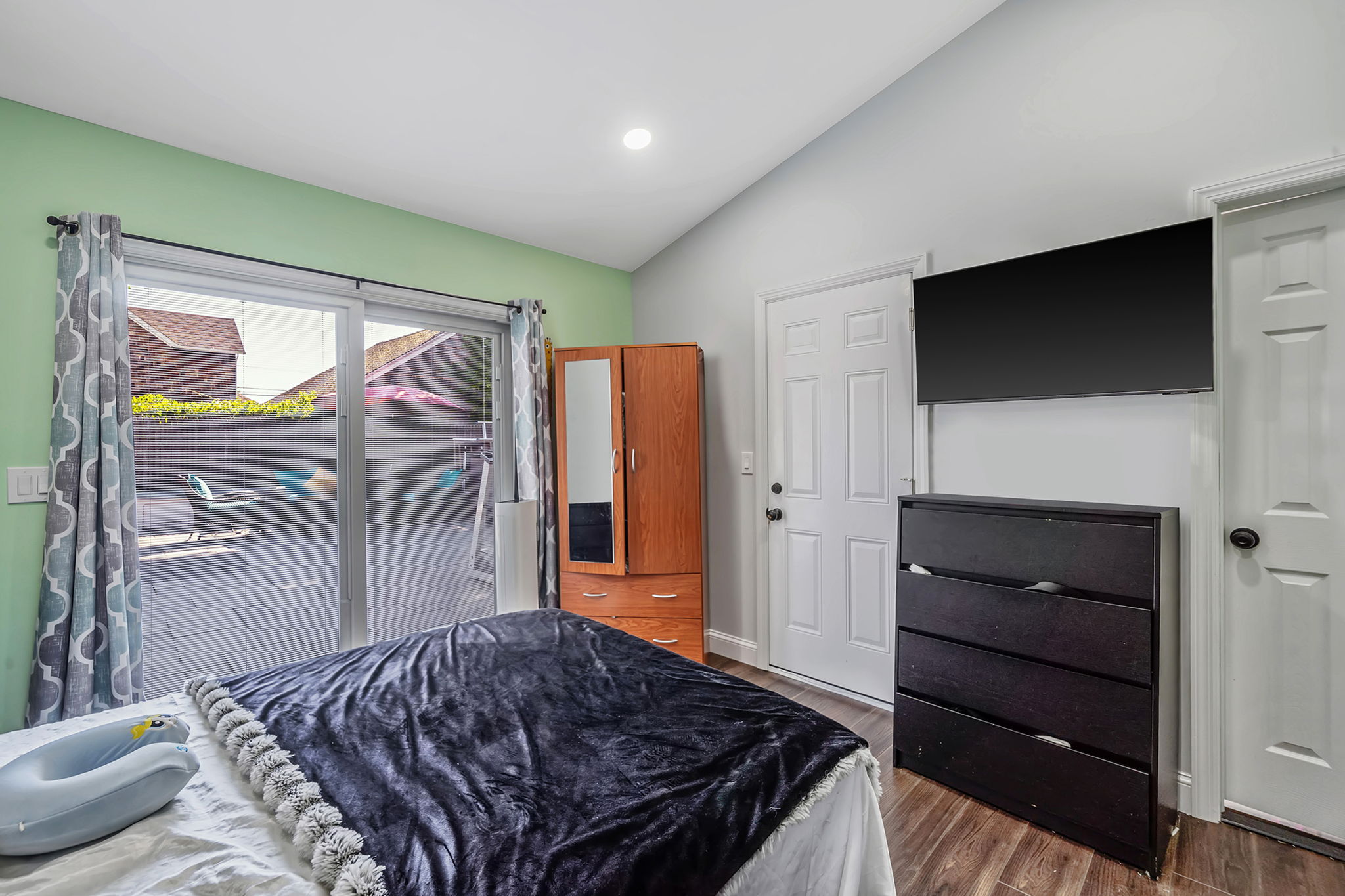 Bay Shore, New York, 11706, United States, 3 Bedrooms Bedrooms, ,3 BathroomsBathrooms,Residential,For Sale,2048700