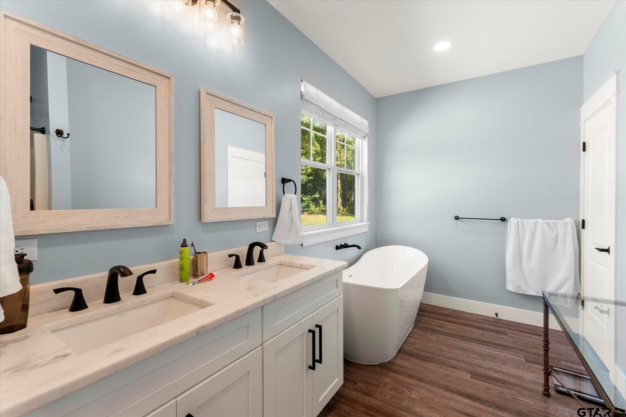 Pittsburg, Texas, 75686, United States, 3 Bedrooms Bedrooms, ,3 BathroomsBathrooms,Residential,For Sale,1930744
