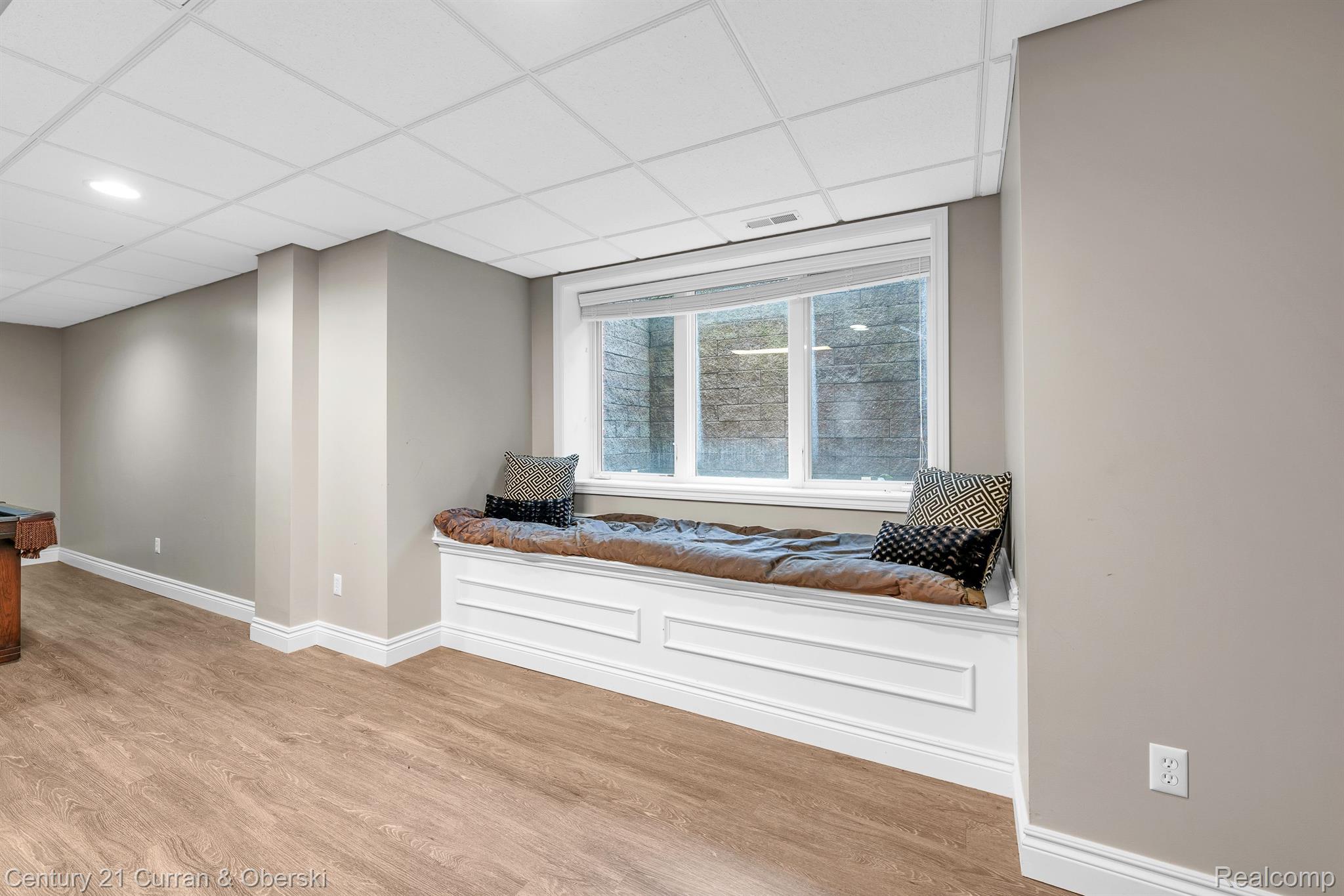 Northville Township, Michigan, 48168, United States, 6 Bedrooms Bedrooms, ,6 BathroomsBathrooms,Residential,For Sale,1976902