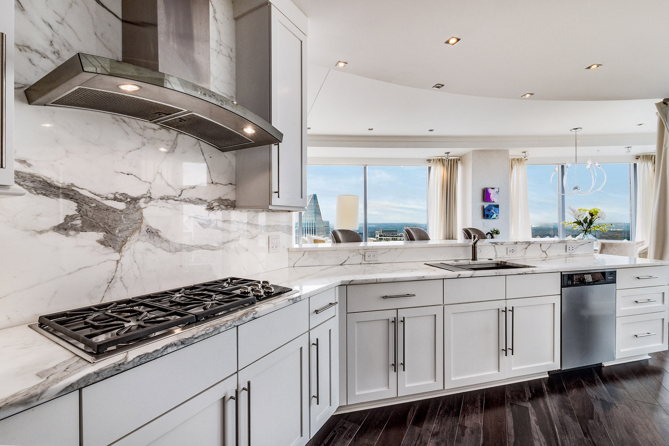  Exceptional Corner Unit with Stunning Skyline Views - 物件實景