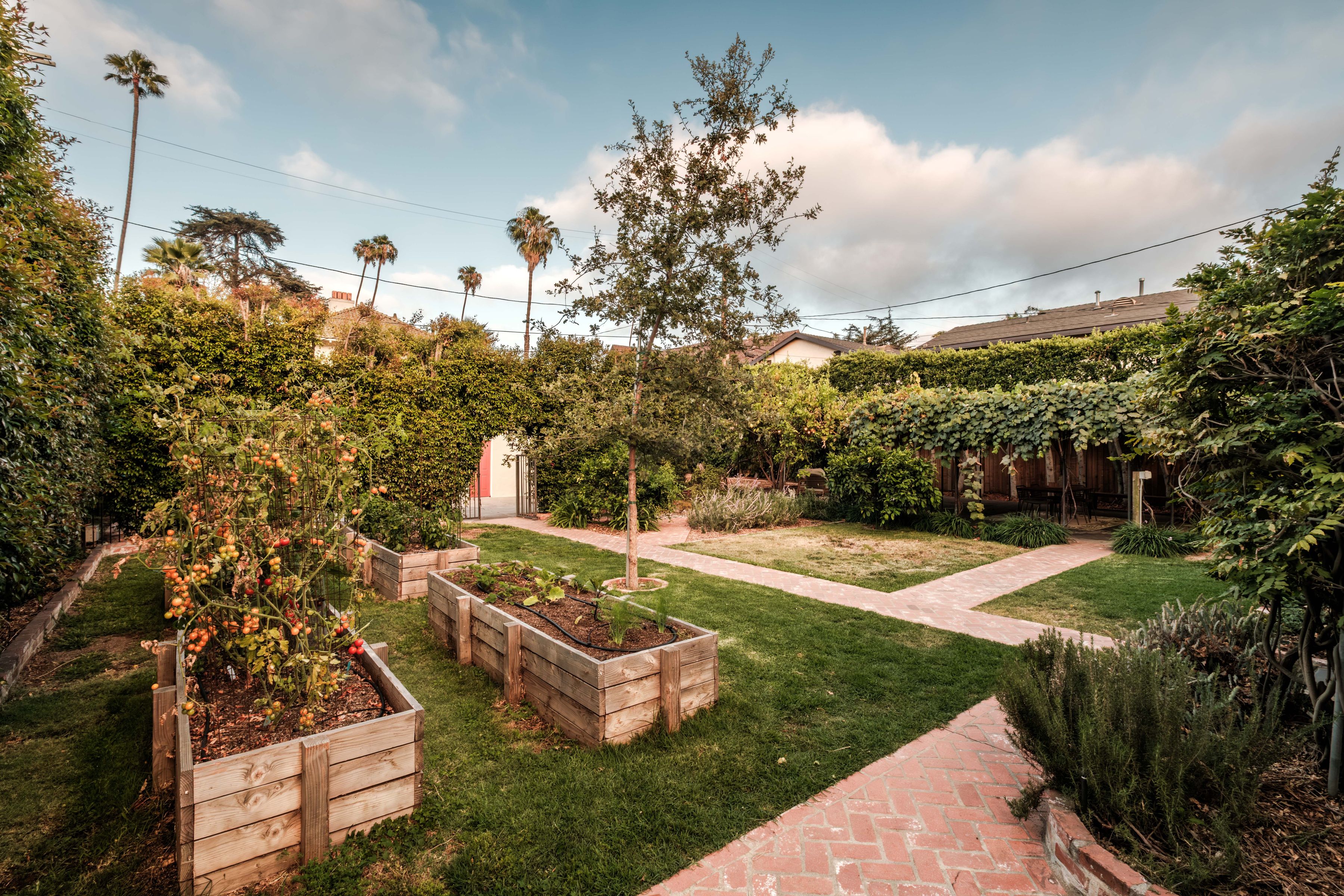  2200 South Hobart Boulevard - 物件實景