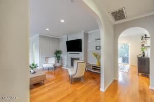 Van Nuys, California, 91405, United States, 3 Bedrooms Bedrooms, ,2 BathroomsBathrooms,Residential,For Sale,1939328