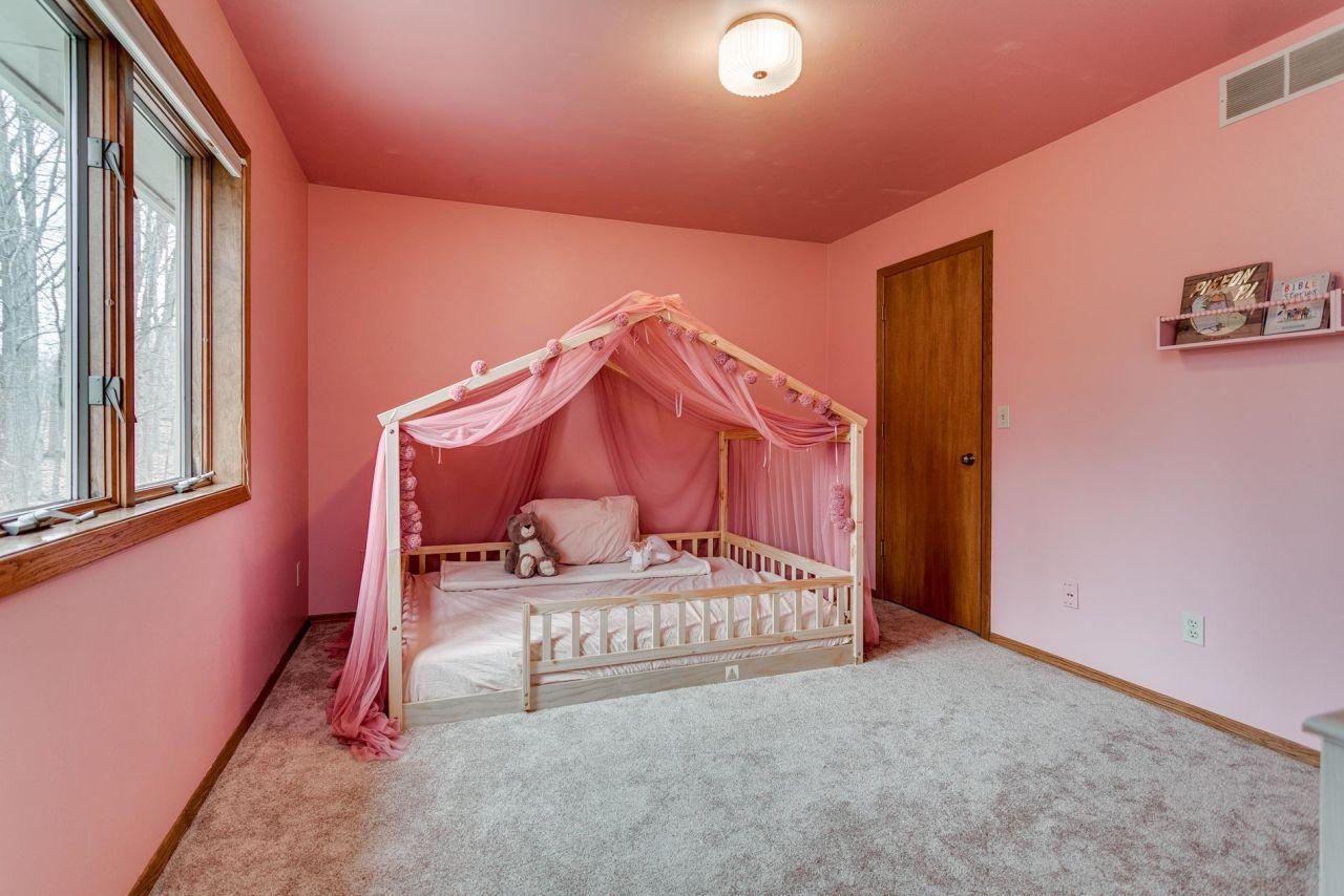 GREEN BAY, Wisconsin, 54313, United States, 5 Bedrooms Bedrooms, ,4 BathroomsBathrooms,Residential,For Sale,1768354