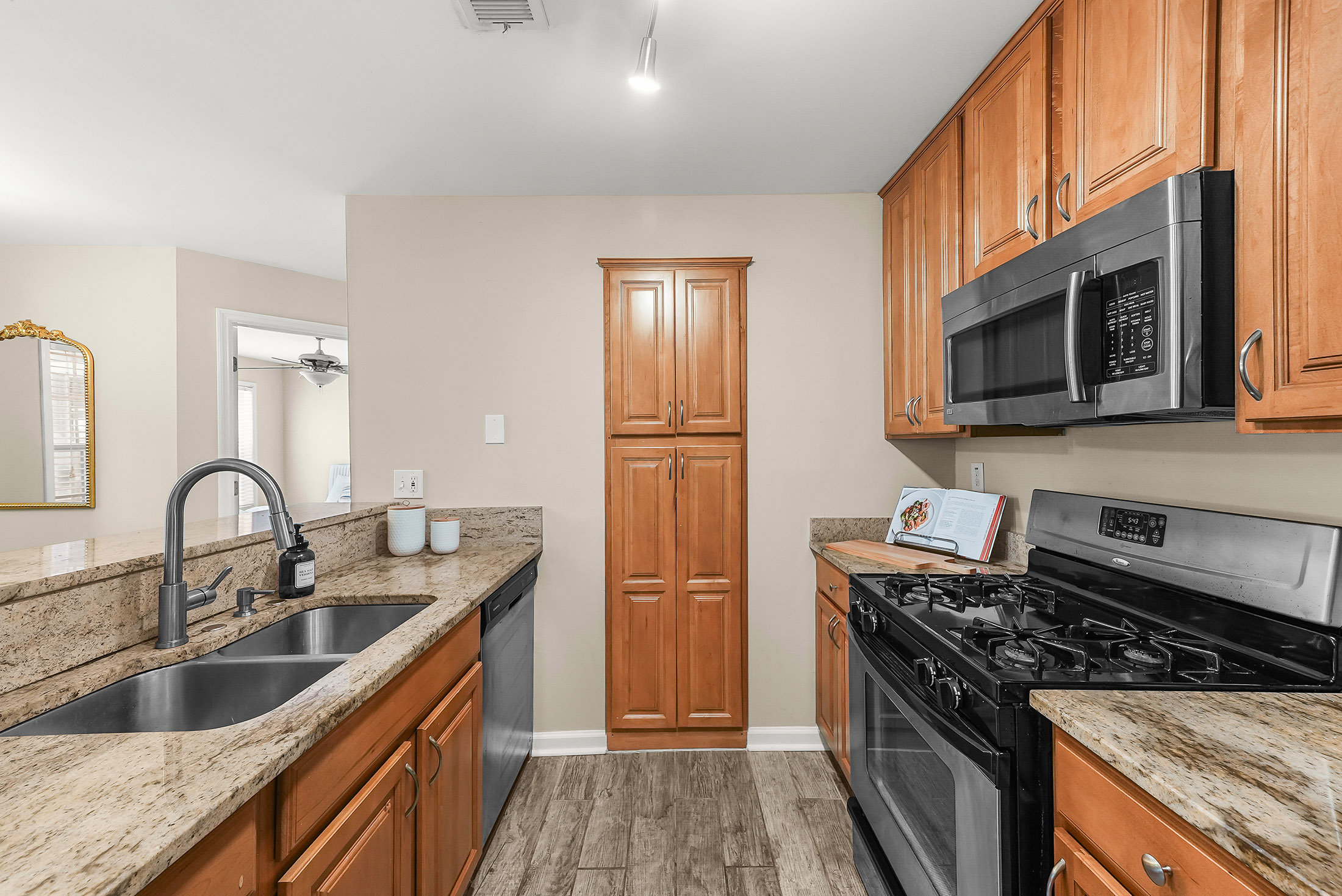  Serene Metro Atlanta Condo Offering Privacy, Comfort and Convenience - 物件實景
