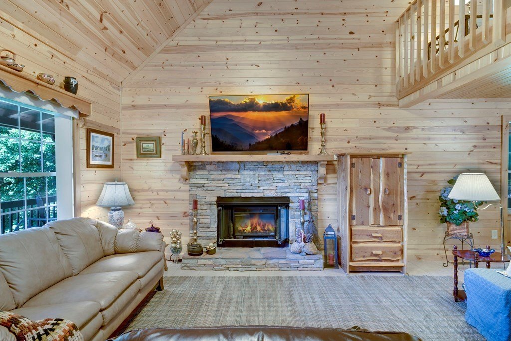 Hiawassee, Georgia, 30546, United States, 2 Bedrooms Bedrooms, ,3 BathroomsBathrooms,Residential,For Sale,1920293